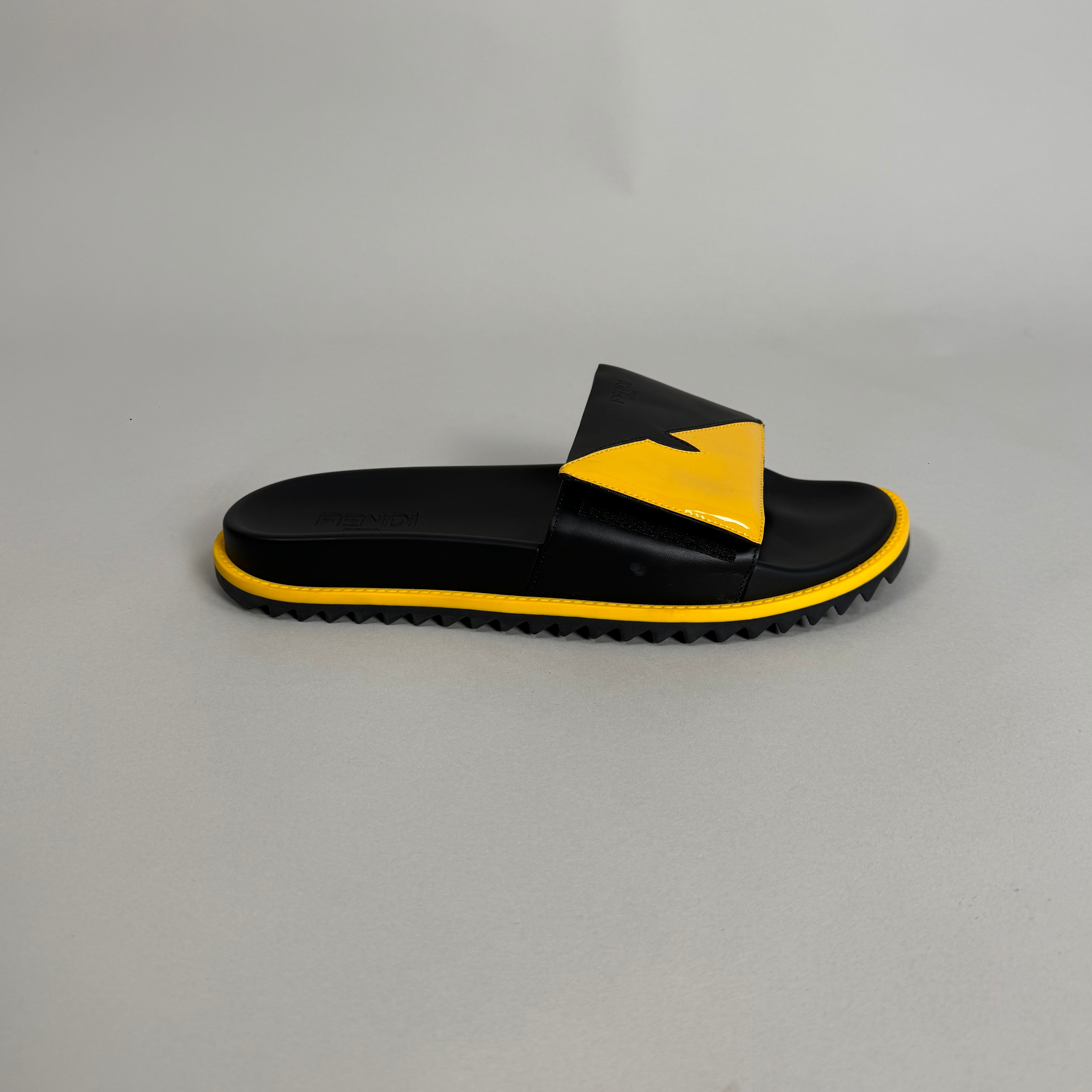 Sandalias FENDI